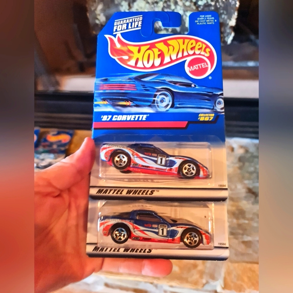 Hot Wheels '97 Corvette Red/White & Blue New on Card Vintage Collectible 1997